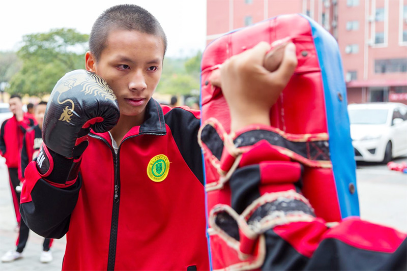 留校担任教练,深造留校任教