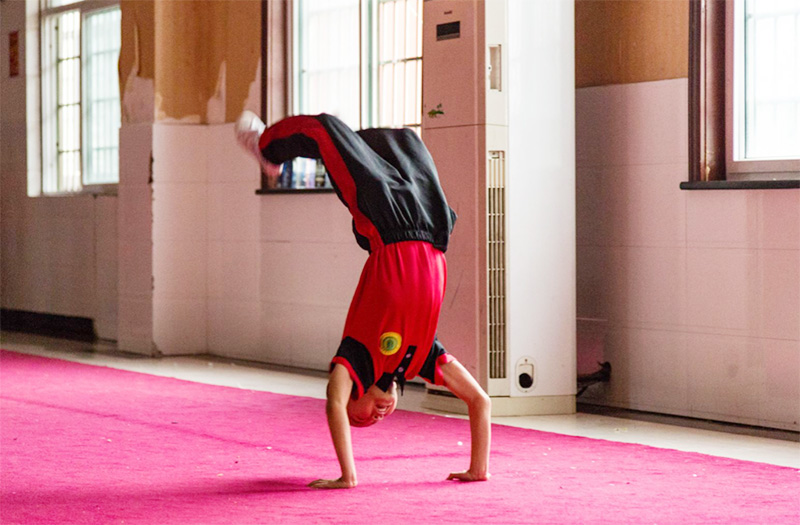 嵩山少林武术学校小学部学员室内训练